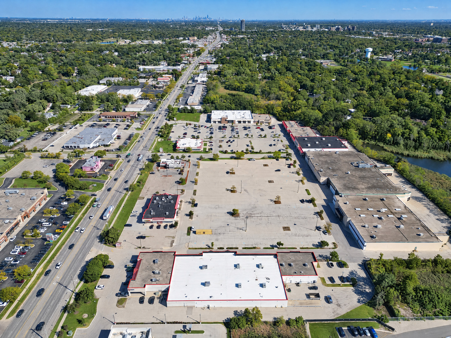 401-581 E Roosevelt Road Property Photo 3