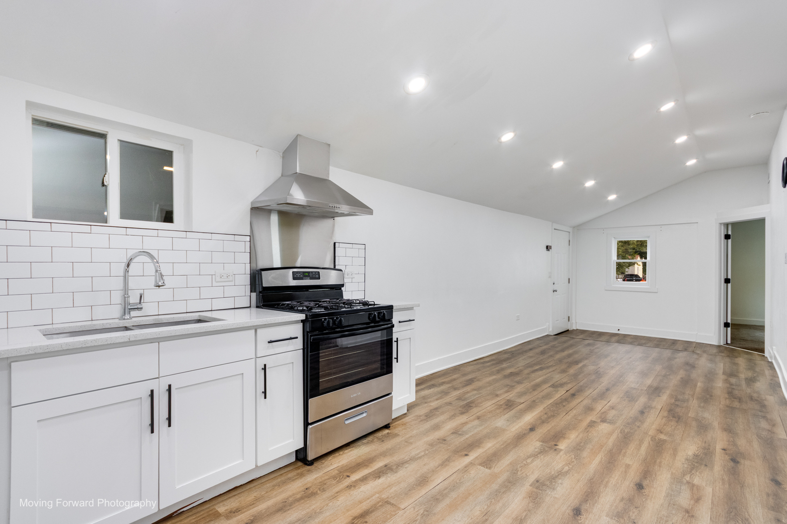 1437 Superior Street Property Photo 2