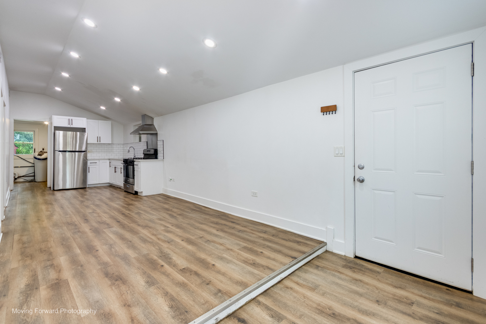1437 Superior Street Property Photo 8