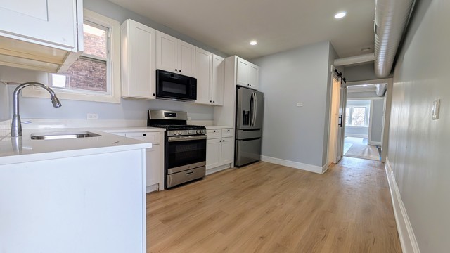 5028 W Lawrence Avenue Property Photo 6