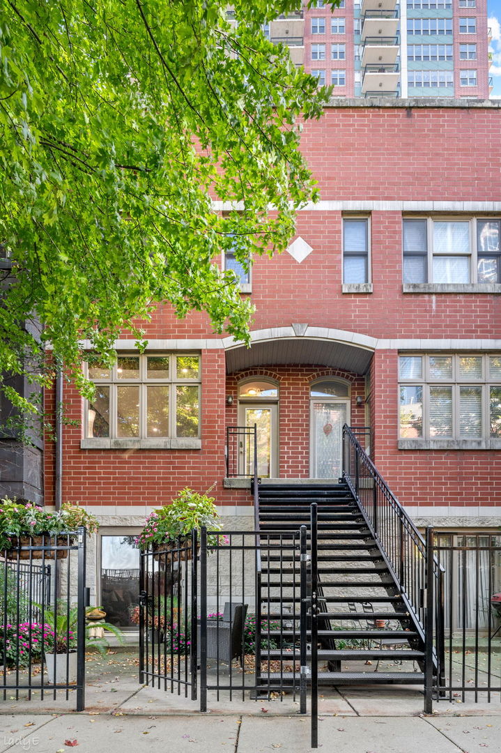 327 E 17th Street Property Photo 1
