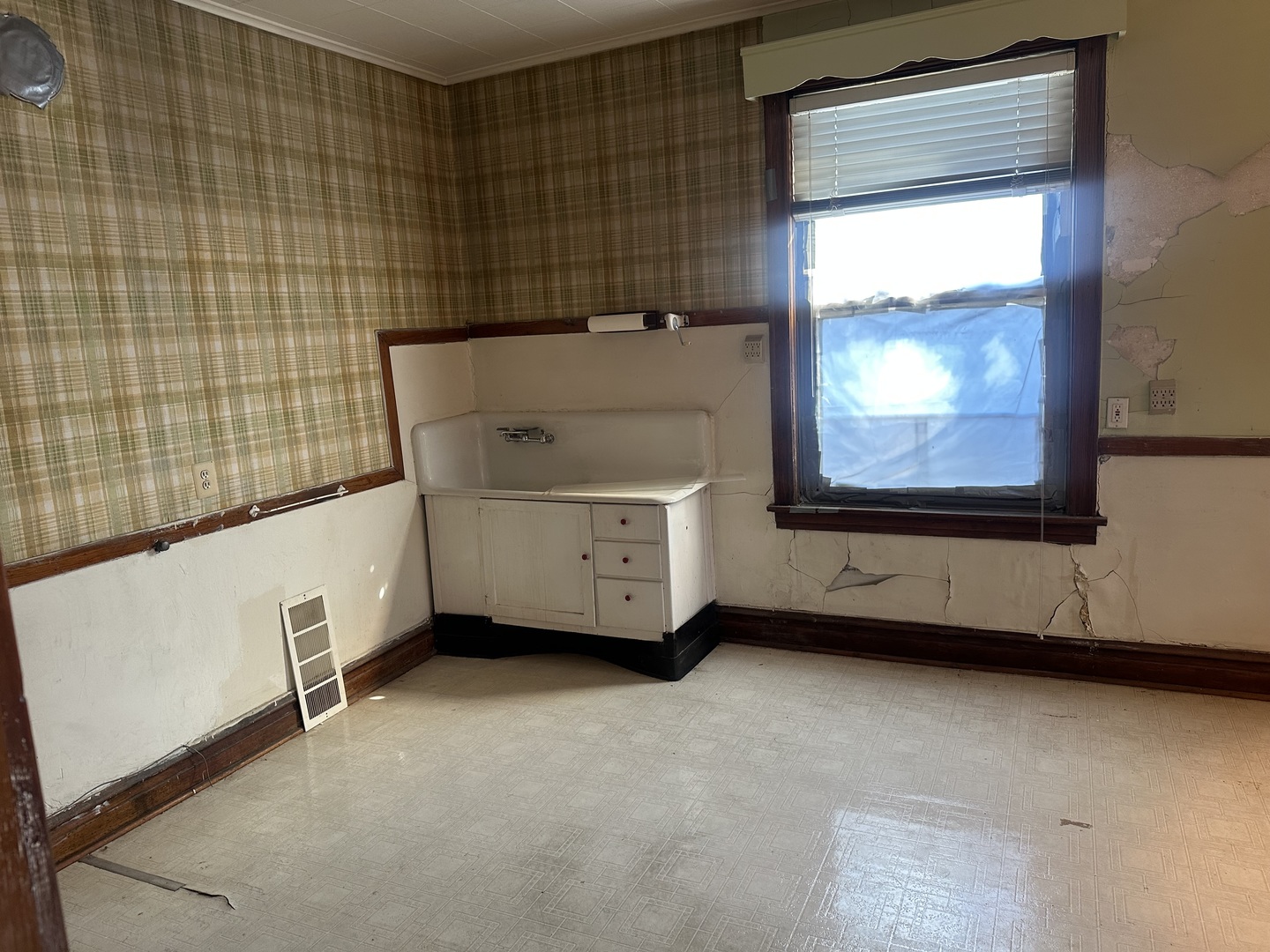 2705 W 39th Place Property Photo 10