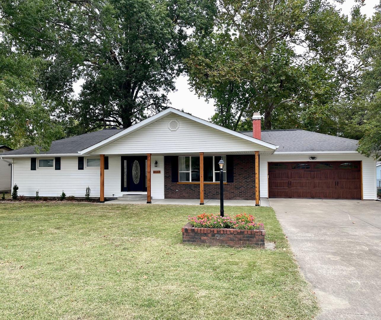 1117 E Ash Street Property Photo 1