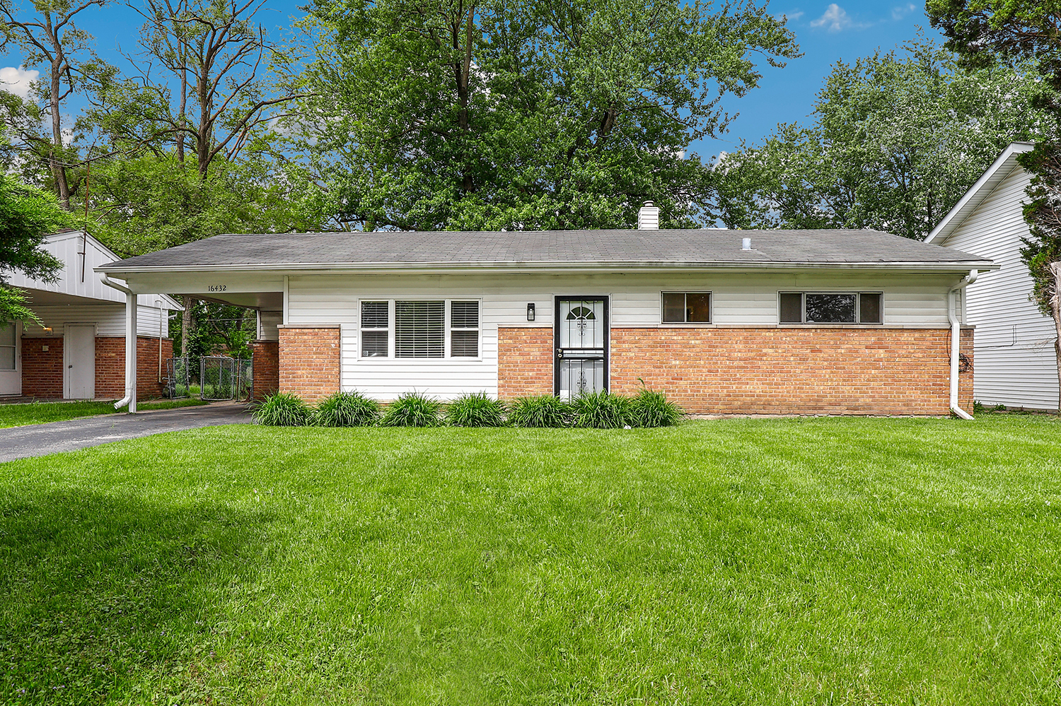 16432 Sawyer Avenue Property Photo 1