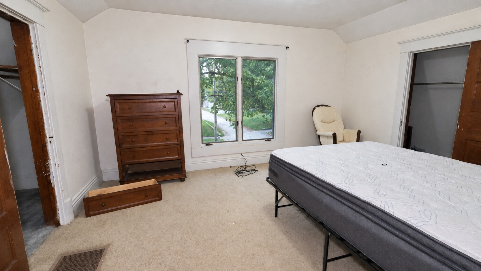 506 N Genesee Street Property Photo 9