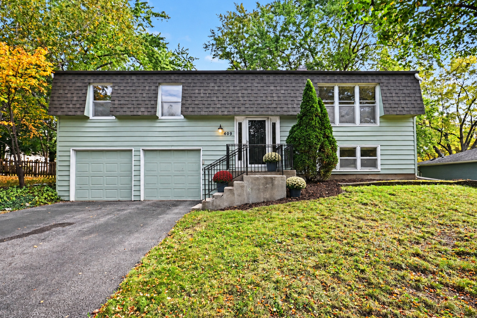 409 N Glengarry Drive Property Photo 1