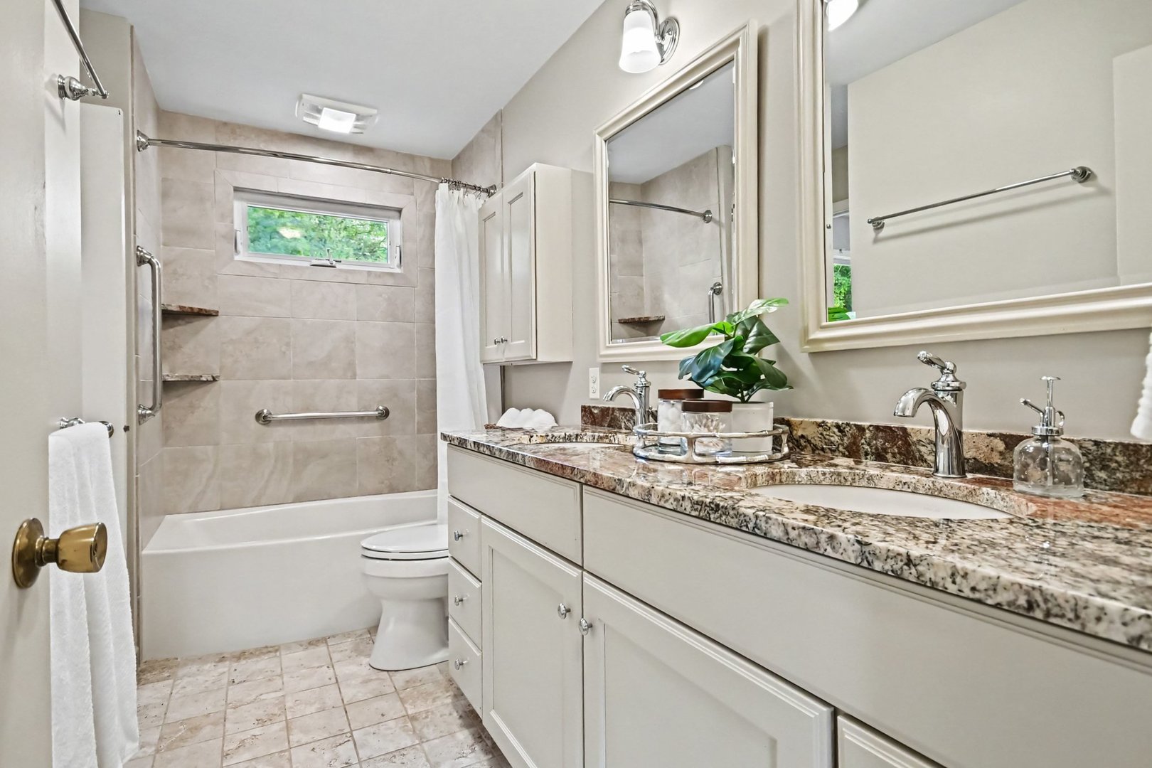 409 N Glengarry Drive Property Photo 13