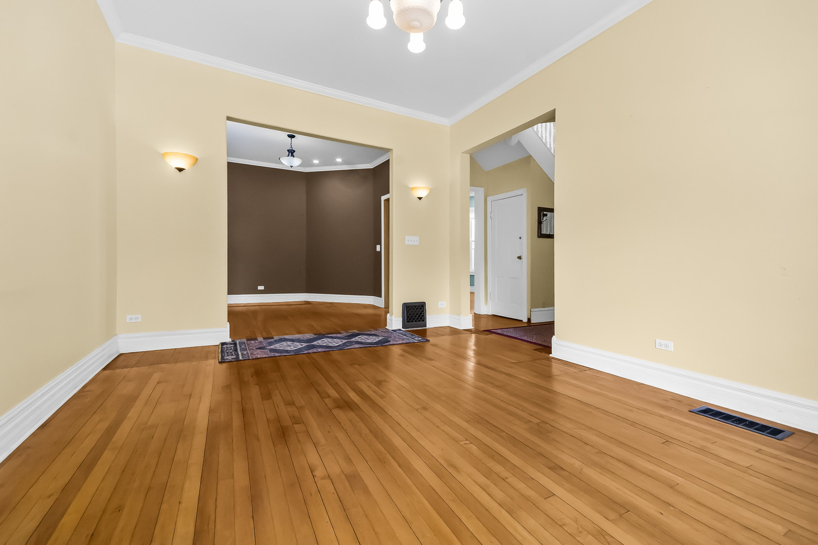 6742 N Glenwood Avenue Property Photo 9
