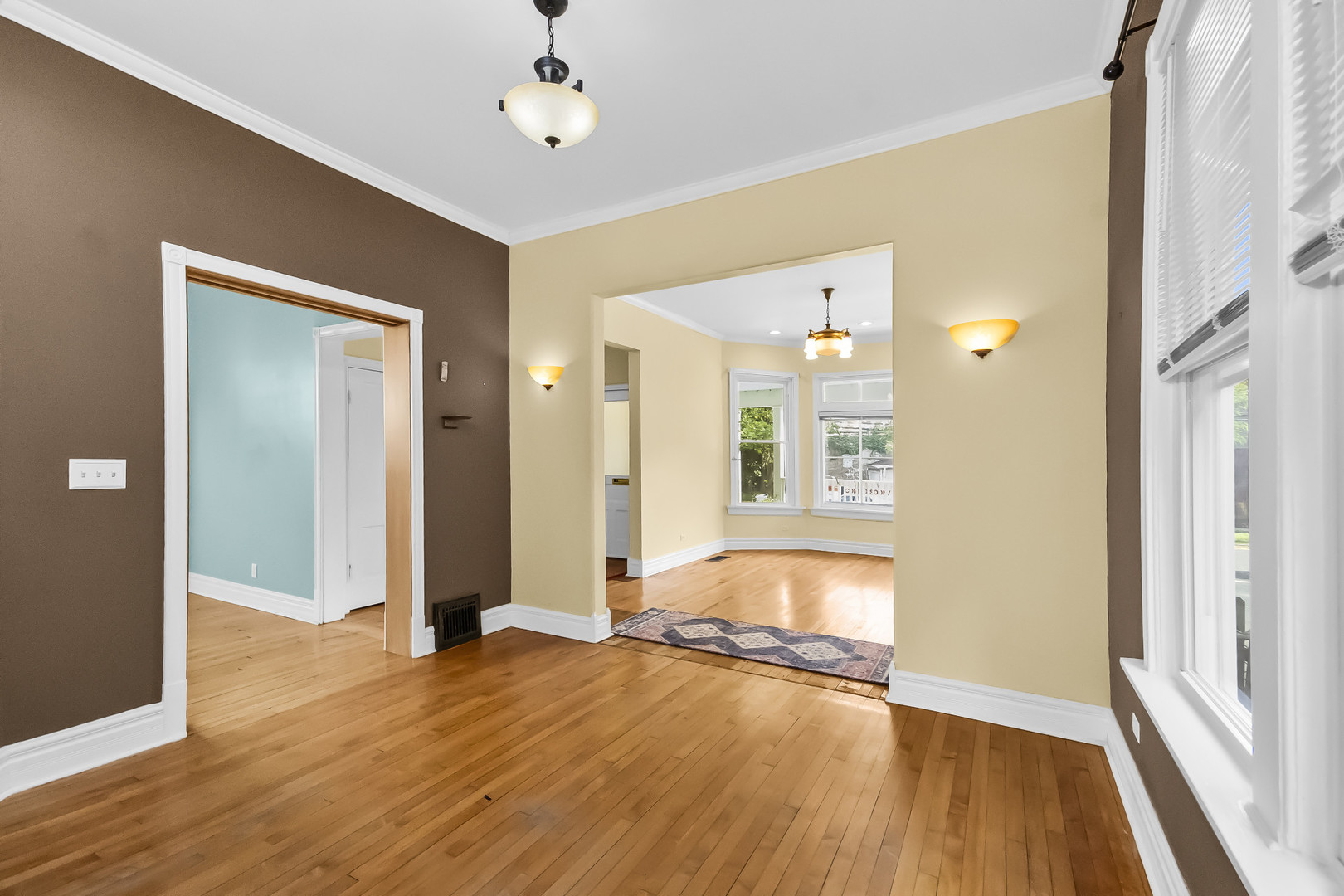 6742 N Glenwood Avenue Property Photo 11