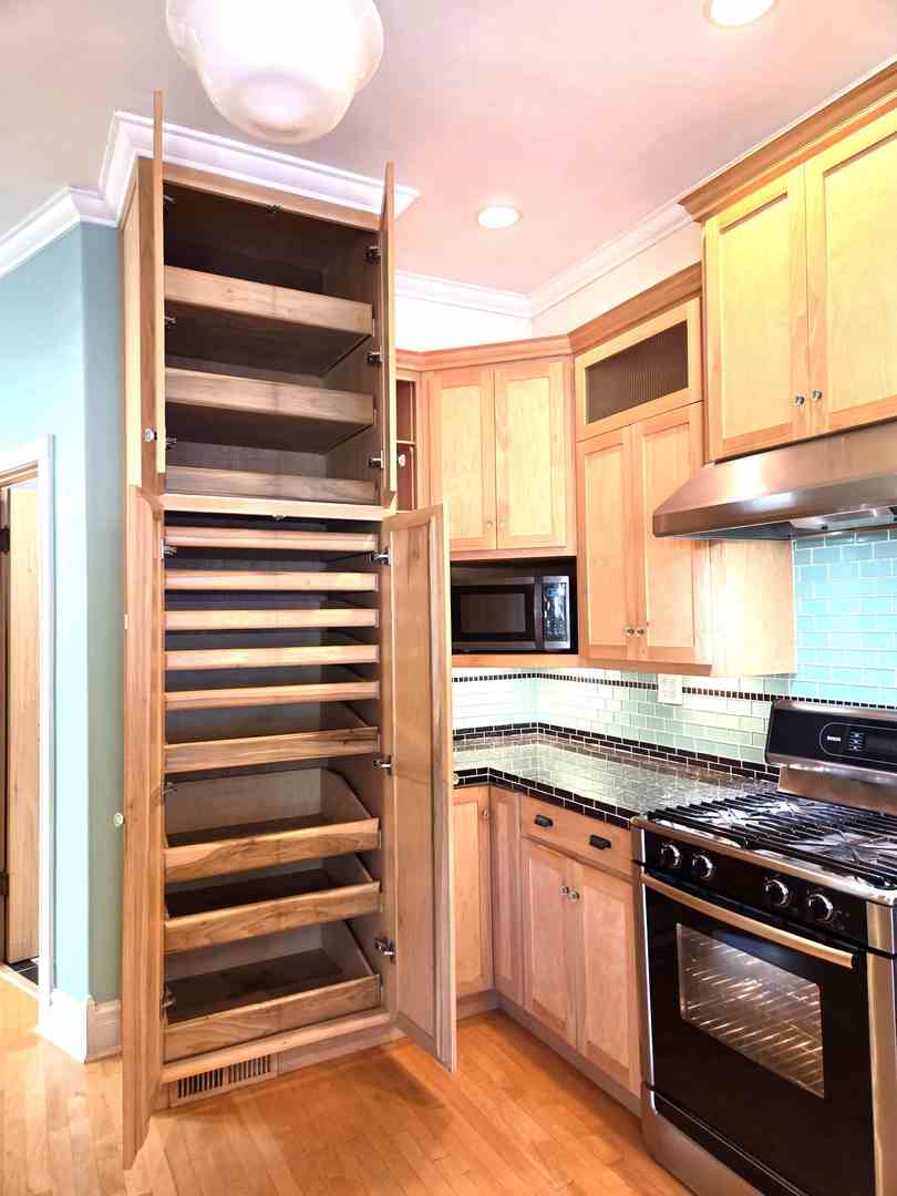 6742 N Glenwood Avenue Property Photo 17