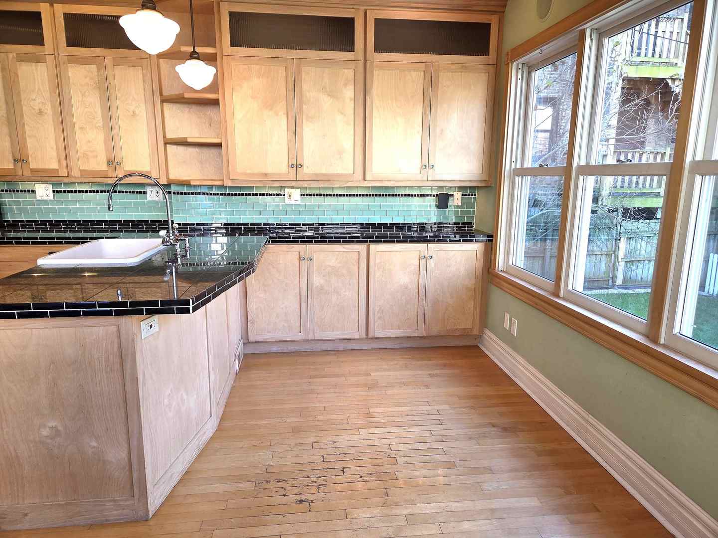 6742 N Glenwood Avenue Property Photo 21