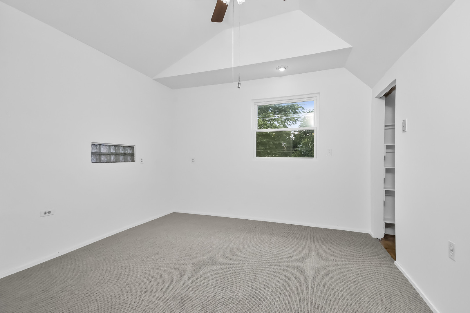 6742 N Glenwood Avenue Property Photo 39