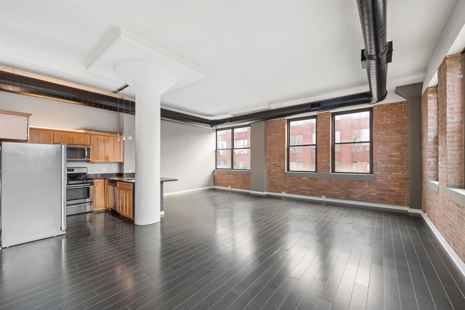 812 W Van Buren Street 4d Property Photo 3