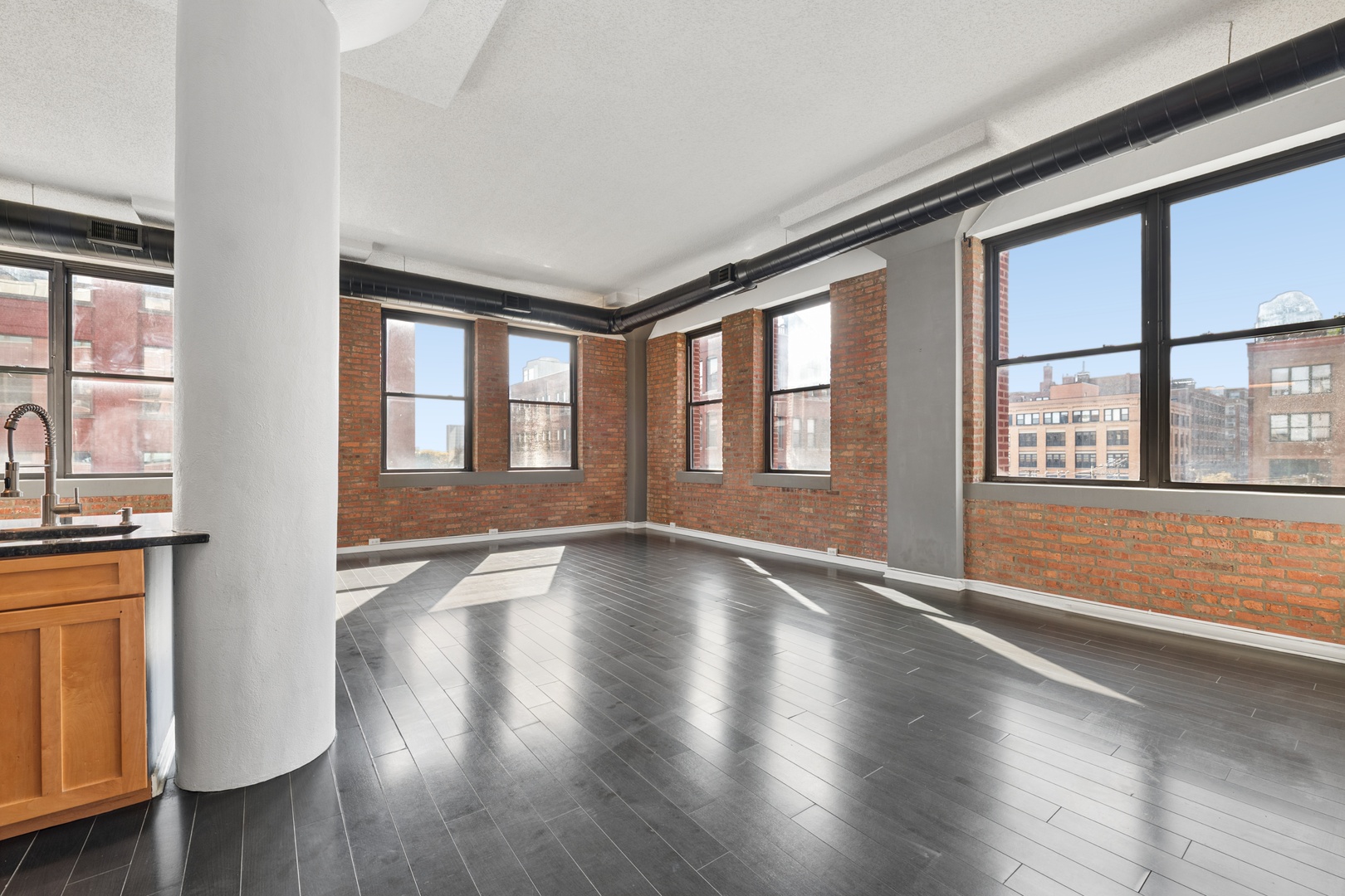 812 W Van Buren Street 4d Property Photo 5