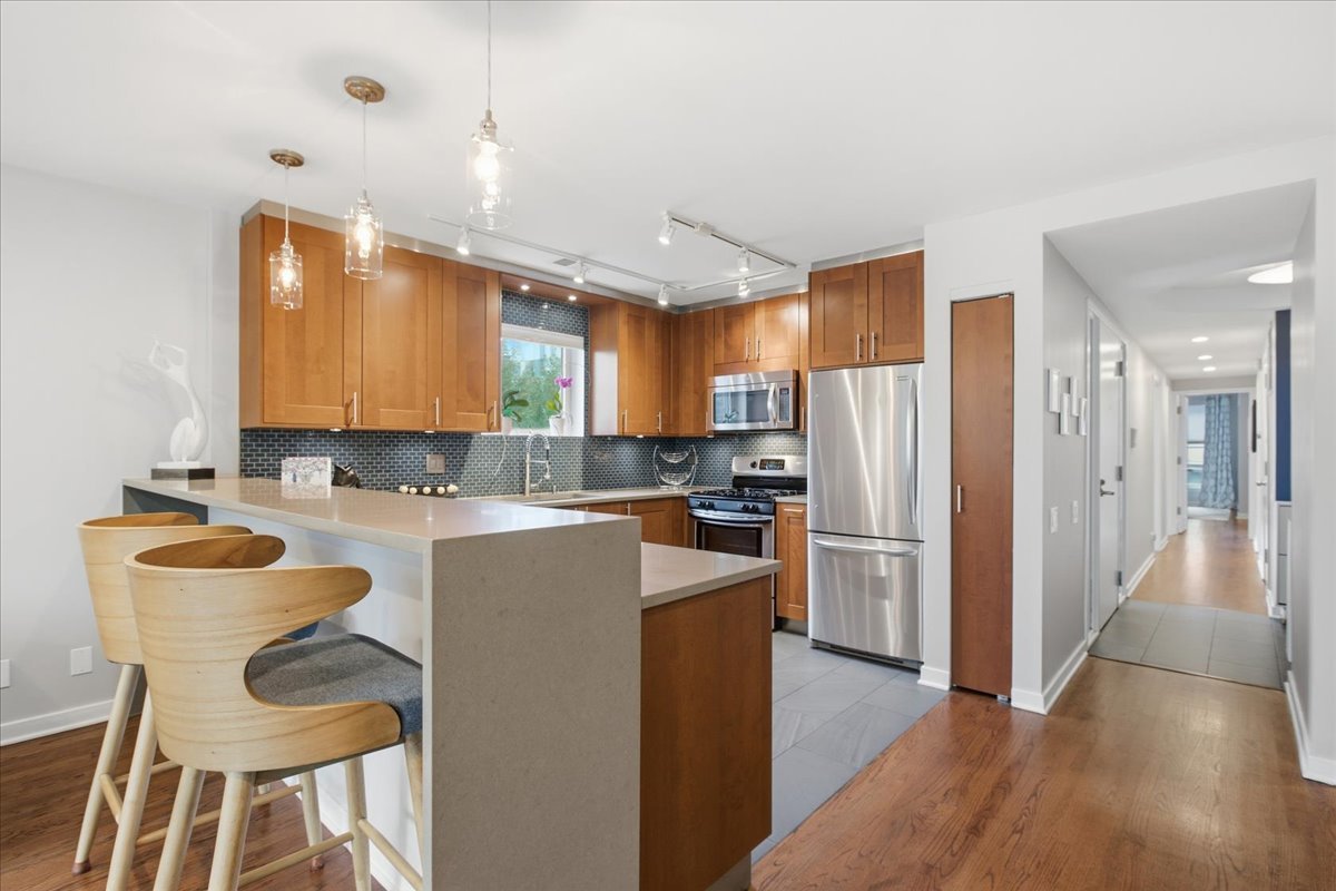 918 W Fletcher Street C Property Photo 7