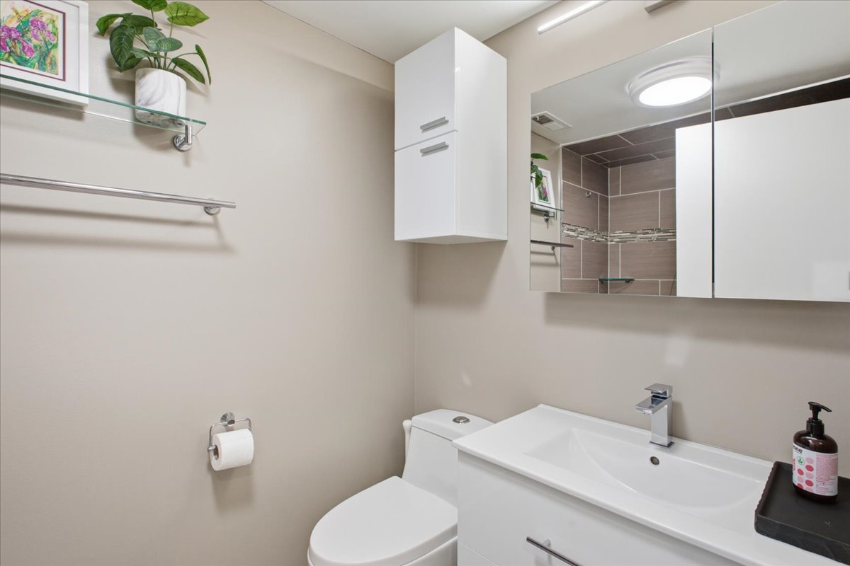 918 W Fletcher Street C Property Photo 14