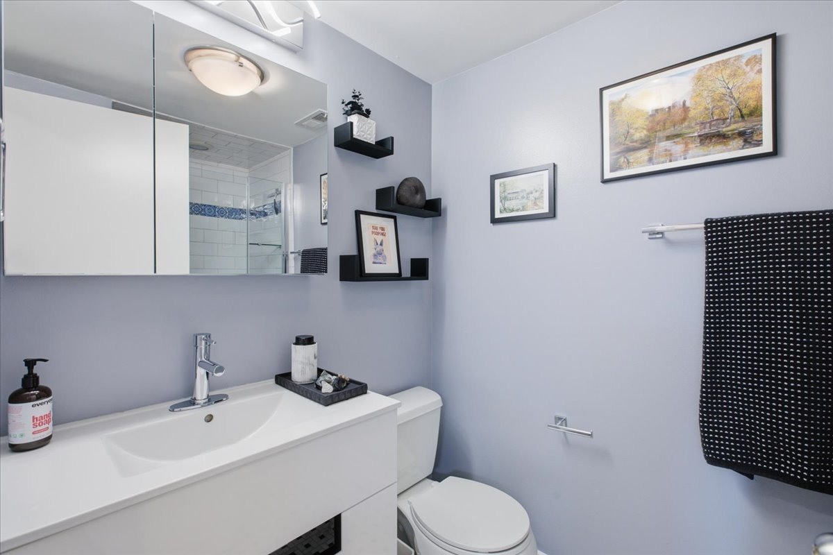 918 W Fletcher Street C Property Photo 17