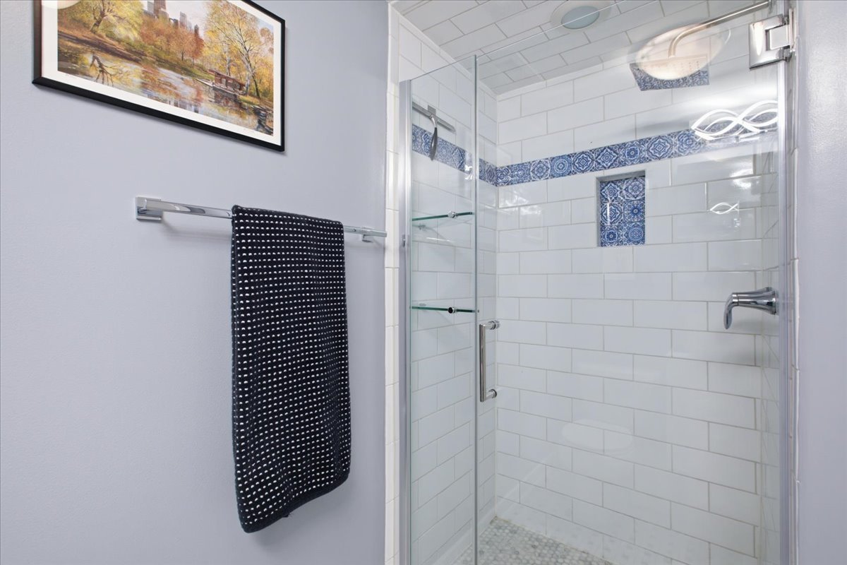 918 W Fletcher Street C Property Photo 18