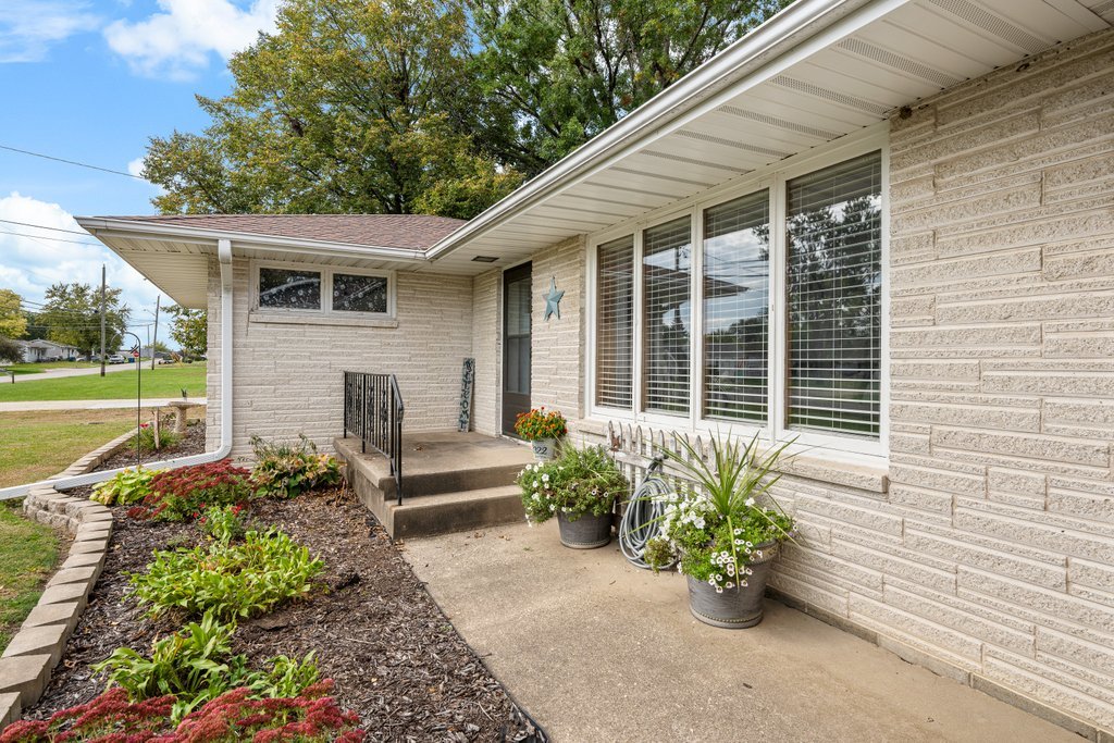 322 11th Place Property Photo 3