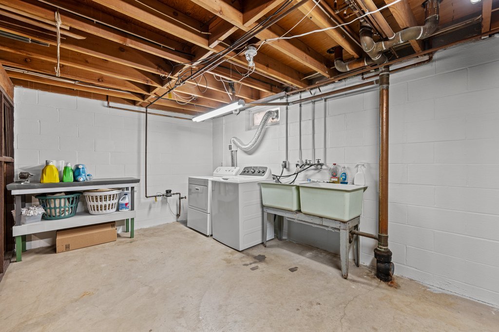 322 11th Place Property Photo 33