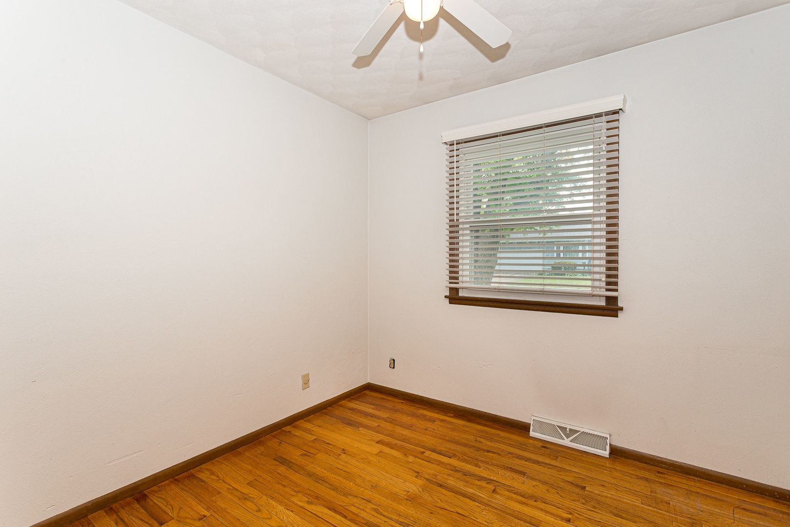 2524 W 43rd Street Property Photo 15