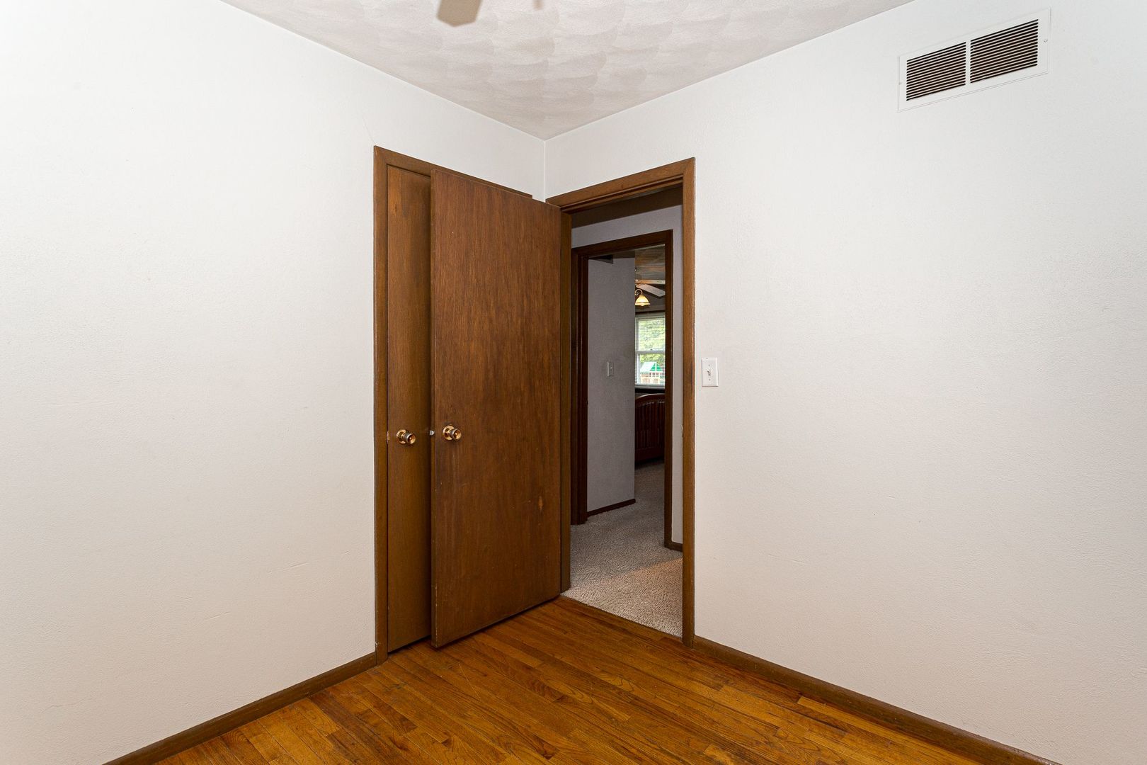 2524 W 43rd Street Property Photo 17