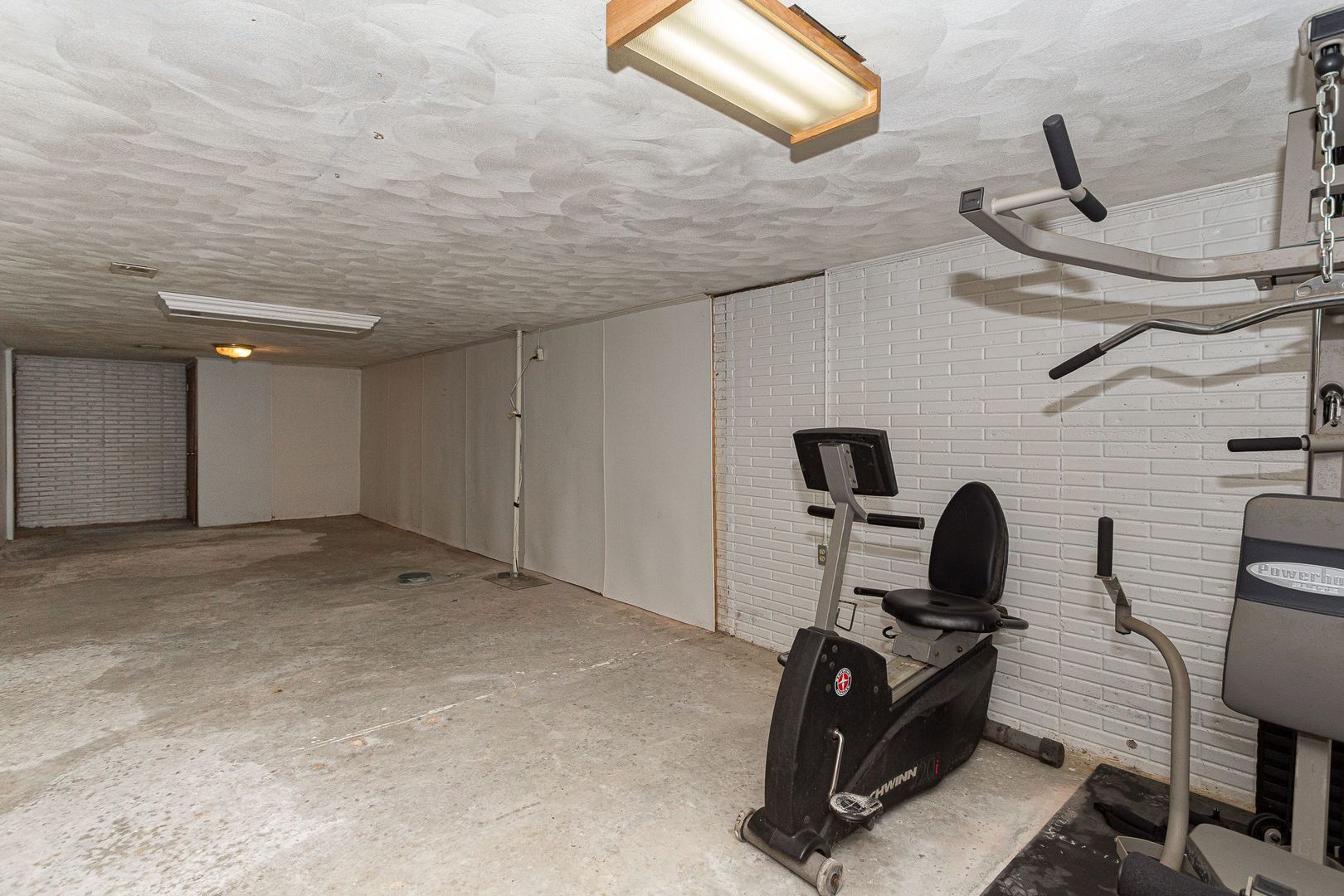 2524 W 43rd Street Property Photo 18