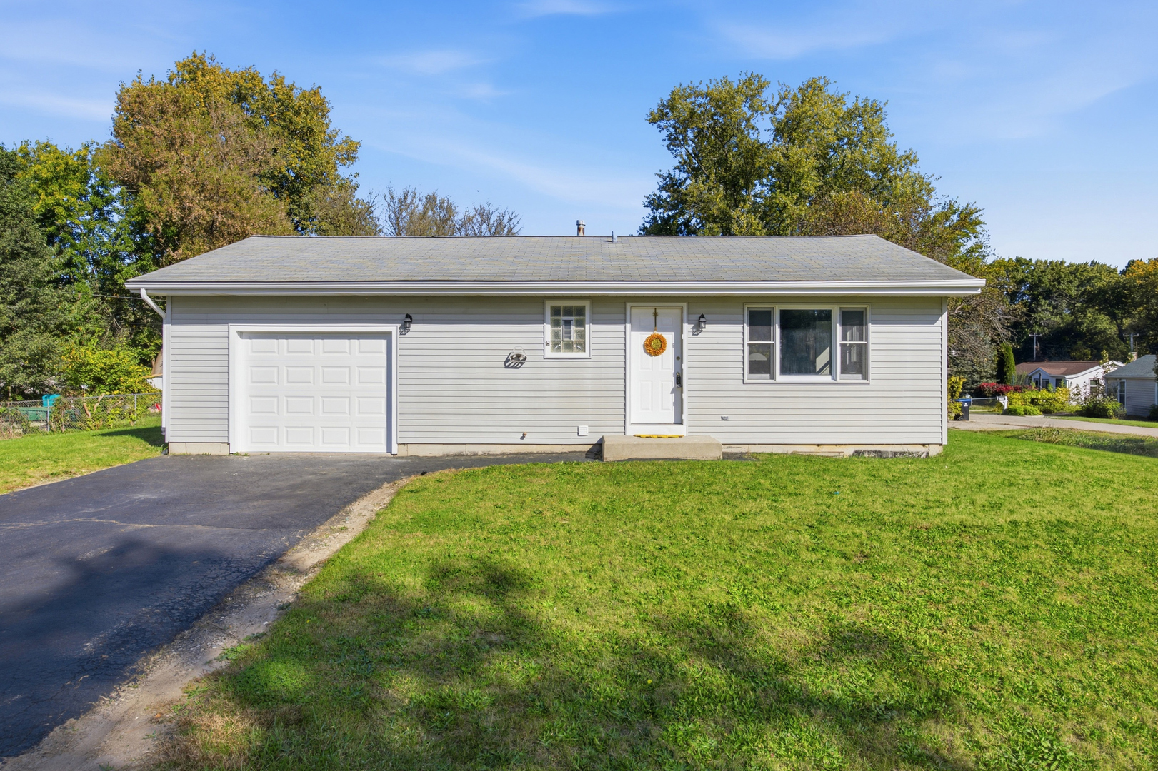7902 E Maplewood Drive Property Photo 1