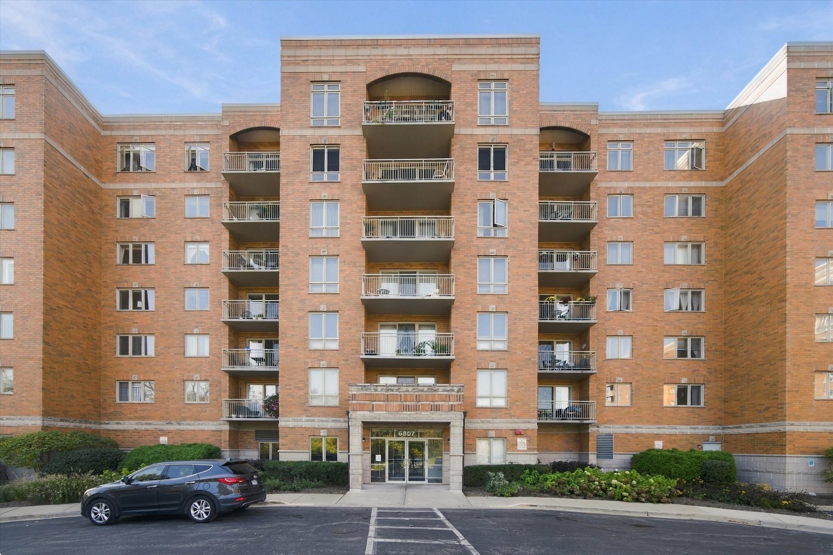 6807 N Milwaukee Avenue 405 Property Photo 1