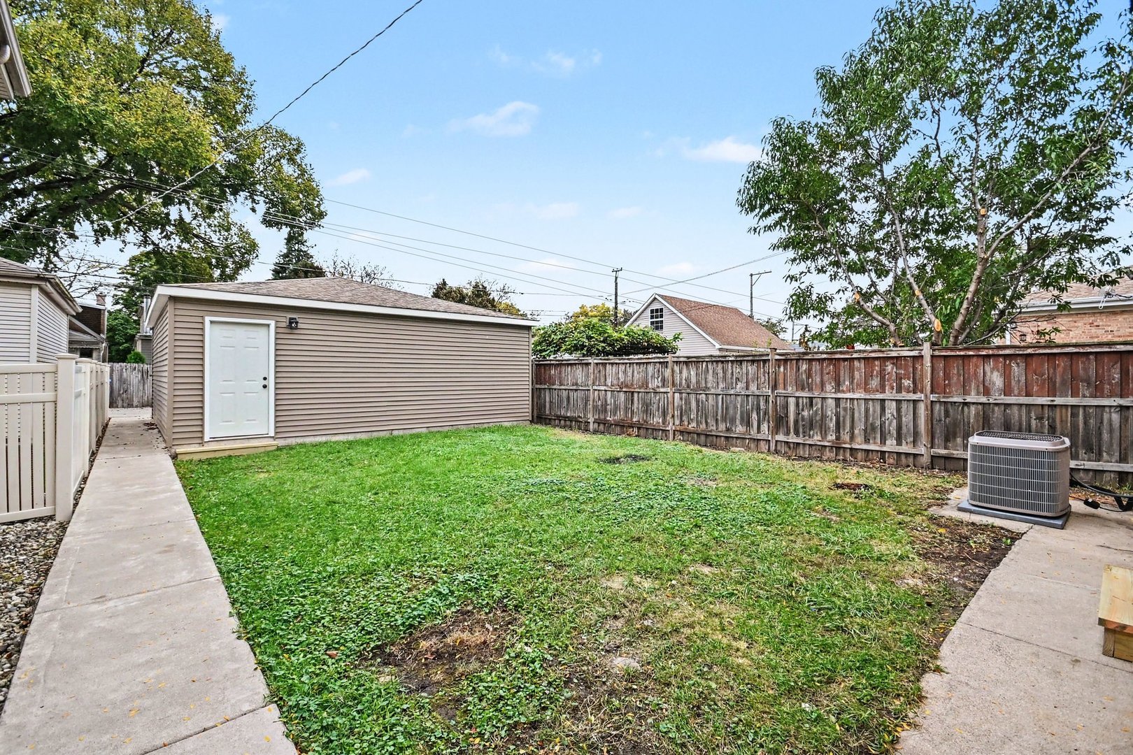 3440 N Plainfield Avenue Property Photo 21