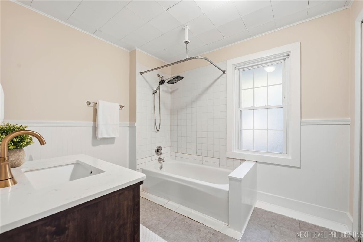 1700 Riverside Avenue Property Photo 16