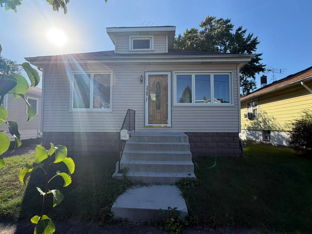 320 Blackstone Street Property Photo 1