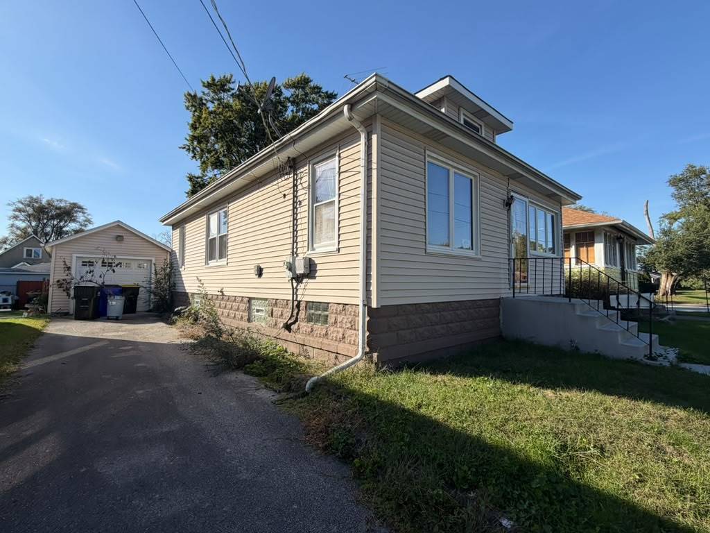 320 Blackstone Street Property Photo 4