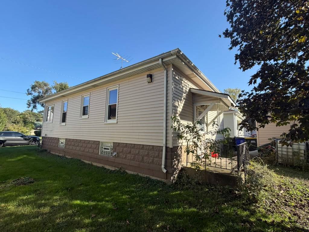 320 Blackstone Street Property Photo 7
