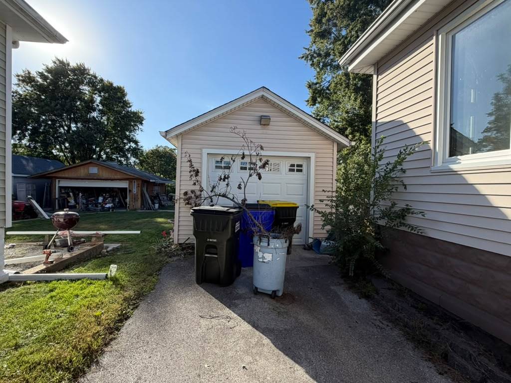 320 Blackstone Street Property Photo 8