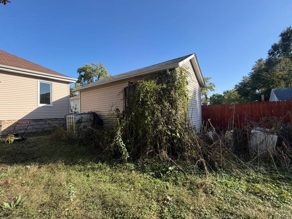 320 Blackstone Street Property Photo 10