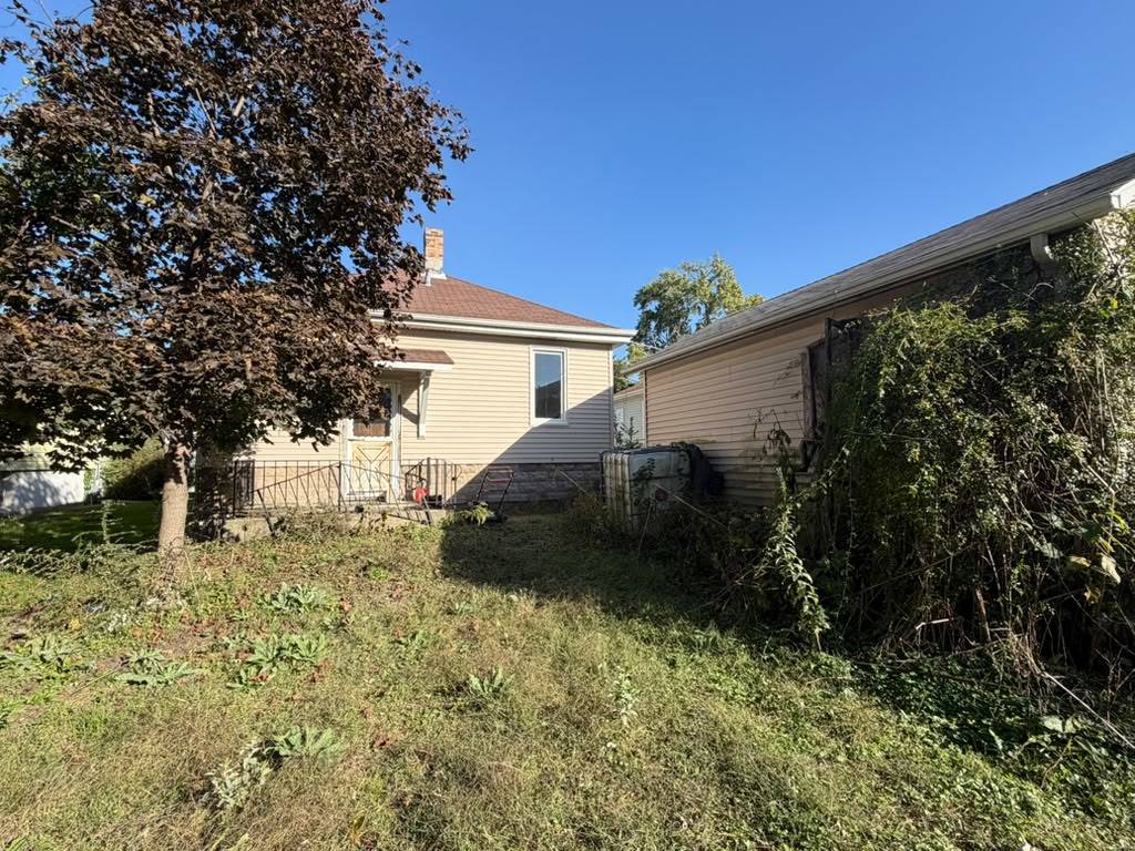 320 Blackstone Street Property Photo 12