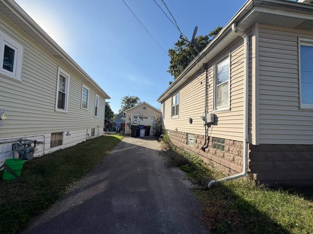 320 Blackstone Street Property Photo 15