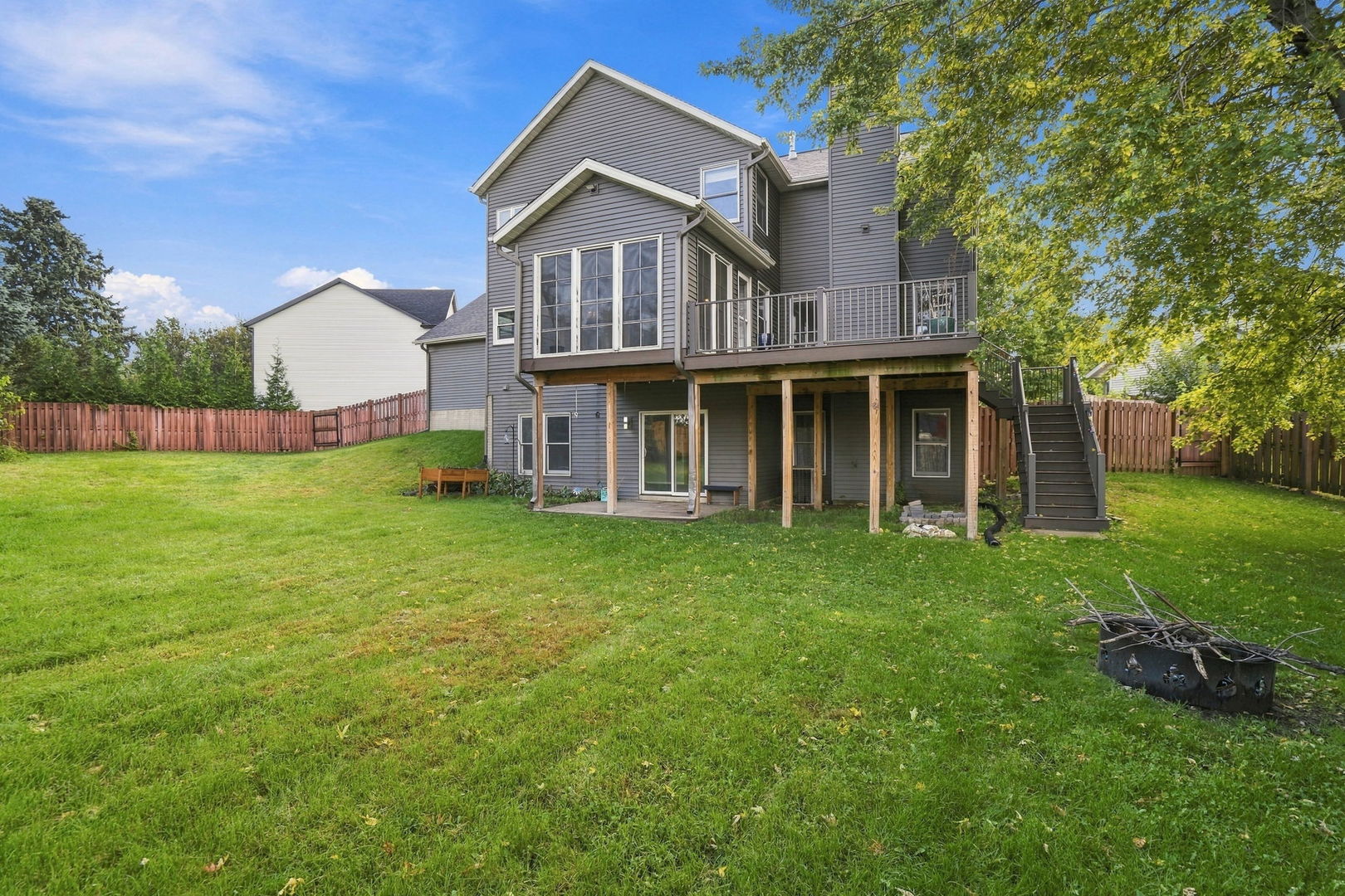 5182 Dove Court Property Photo 4