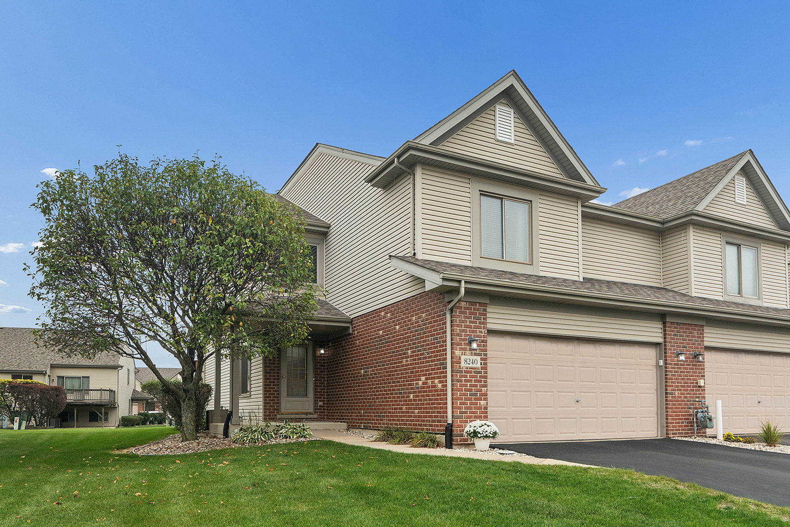 8240 Auburn Lane Property Photo 1