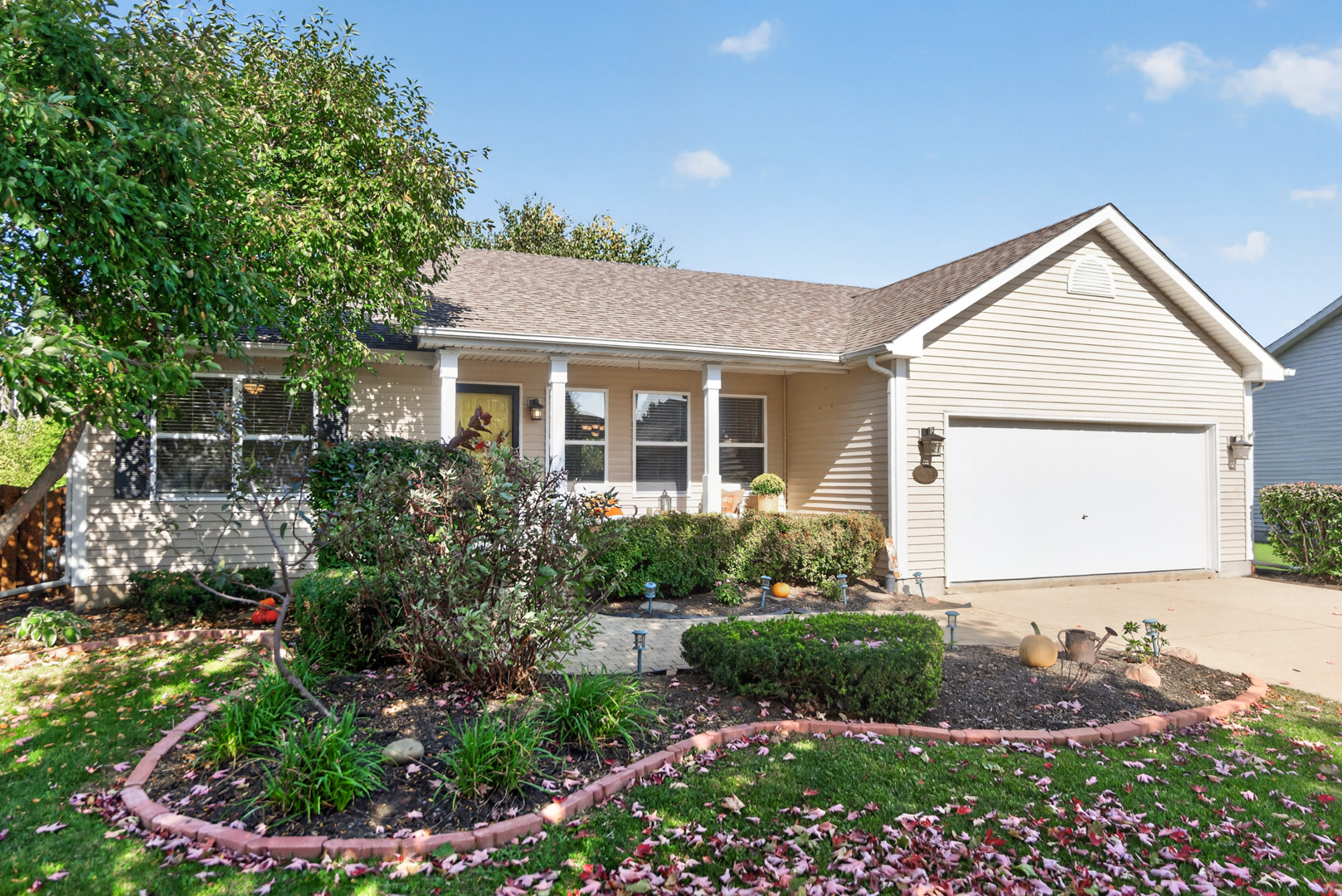 909 N Oak Creek Drive Property Photo 1
