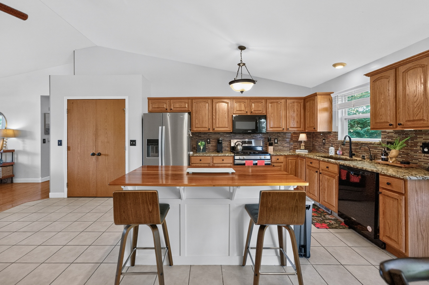 909 N Oak Creek Drive Property Photo 8