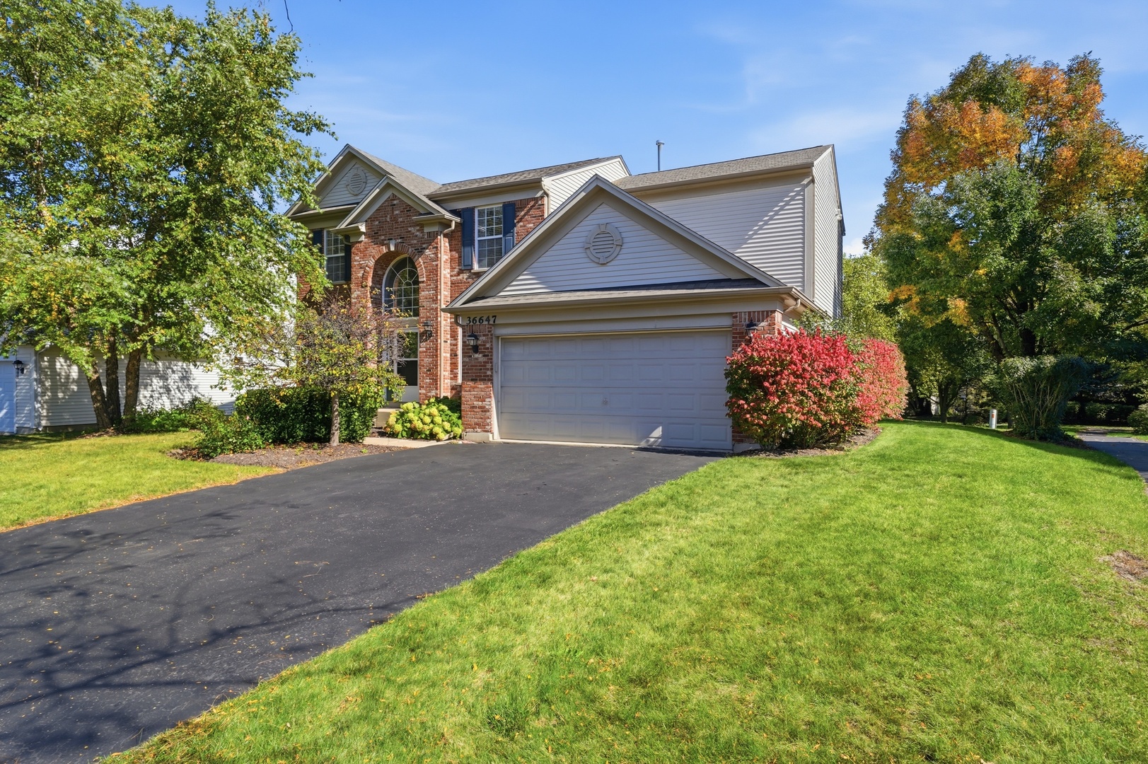 36647 N Yew Tree Drive Property Photo 1