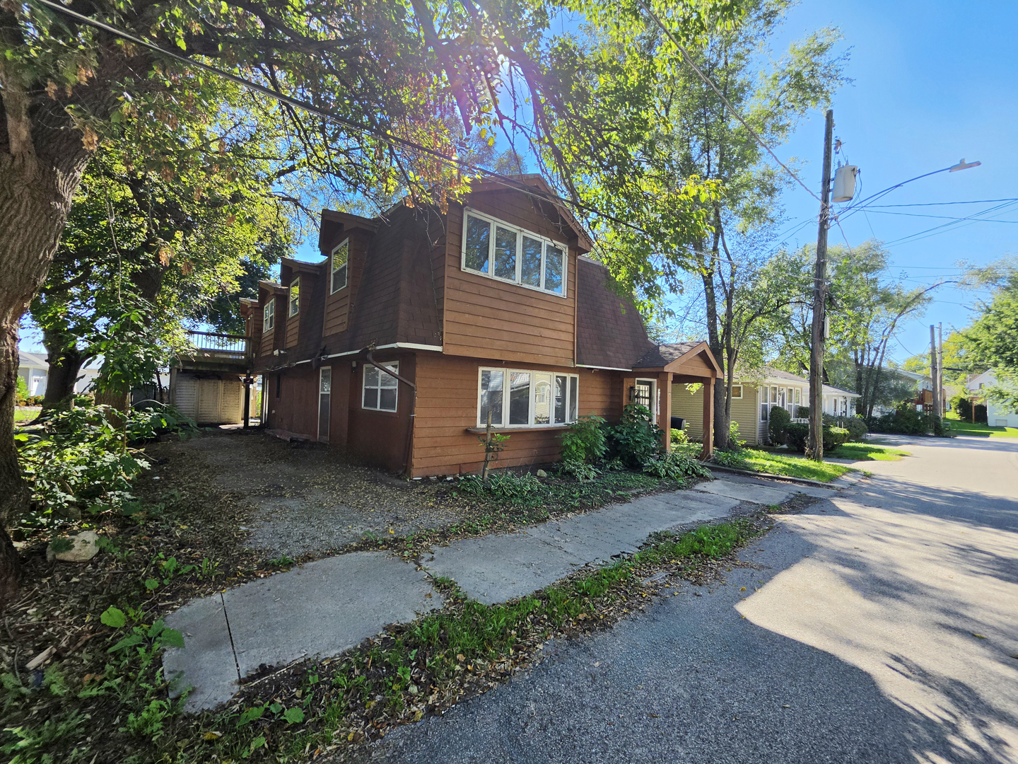 120 Roosevelt Avenue Property Photo 2