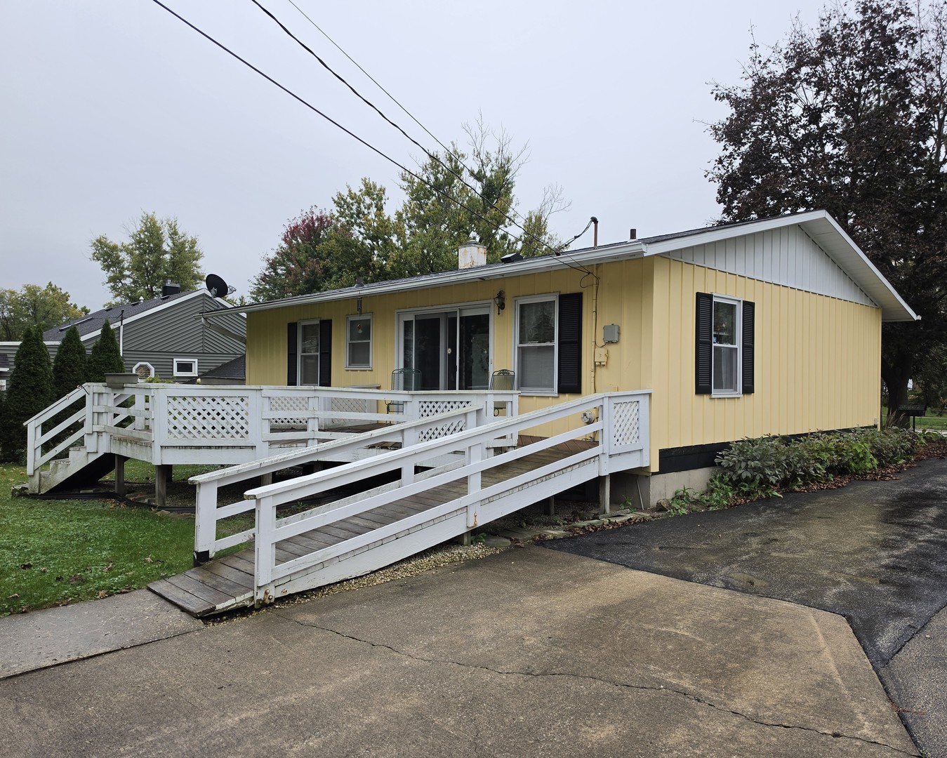 7637 Woodridge Drive Property Photo 4