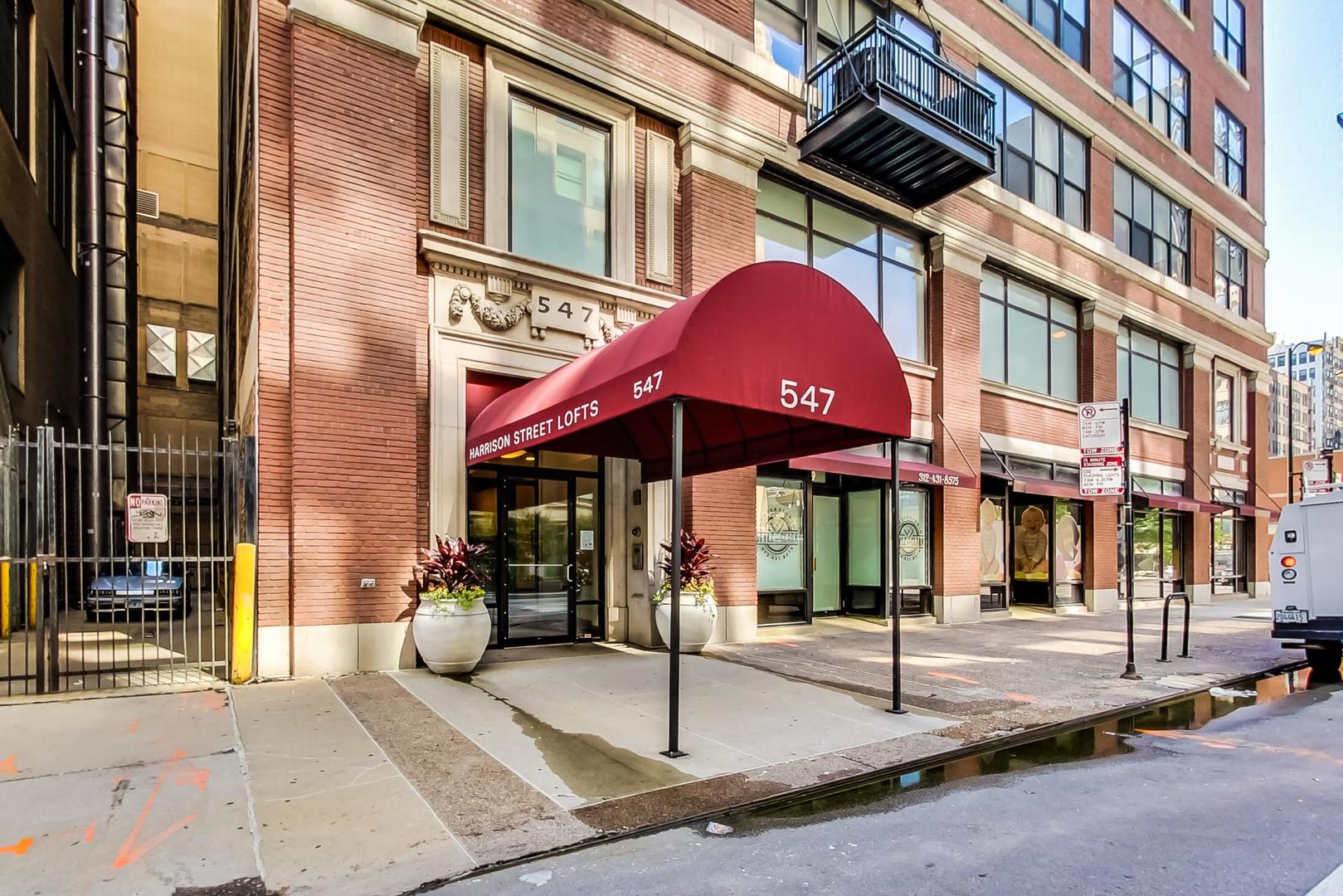 547 S Clark Street 401 Property Photo 1