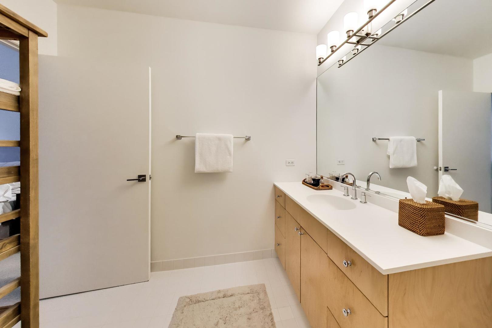 547 S Clark Street 401 Property Photo 13