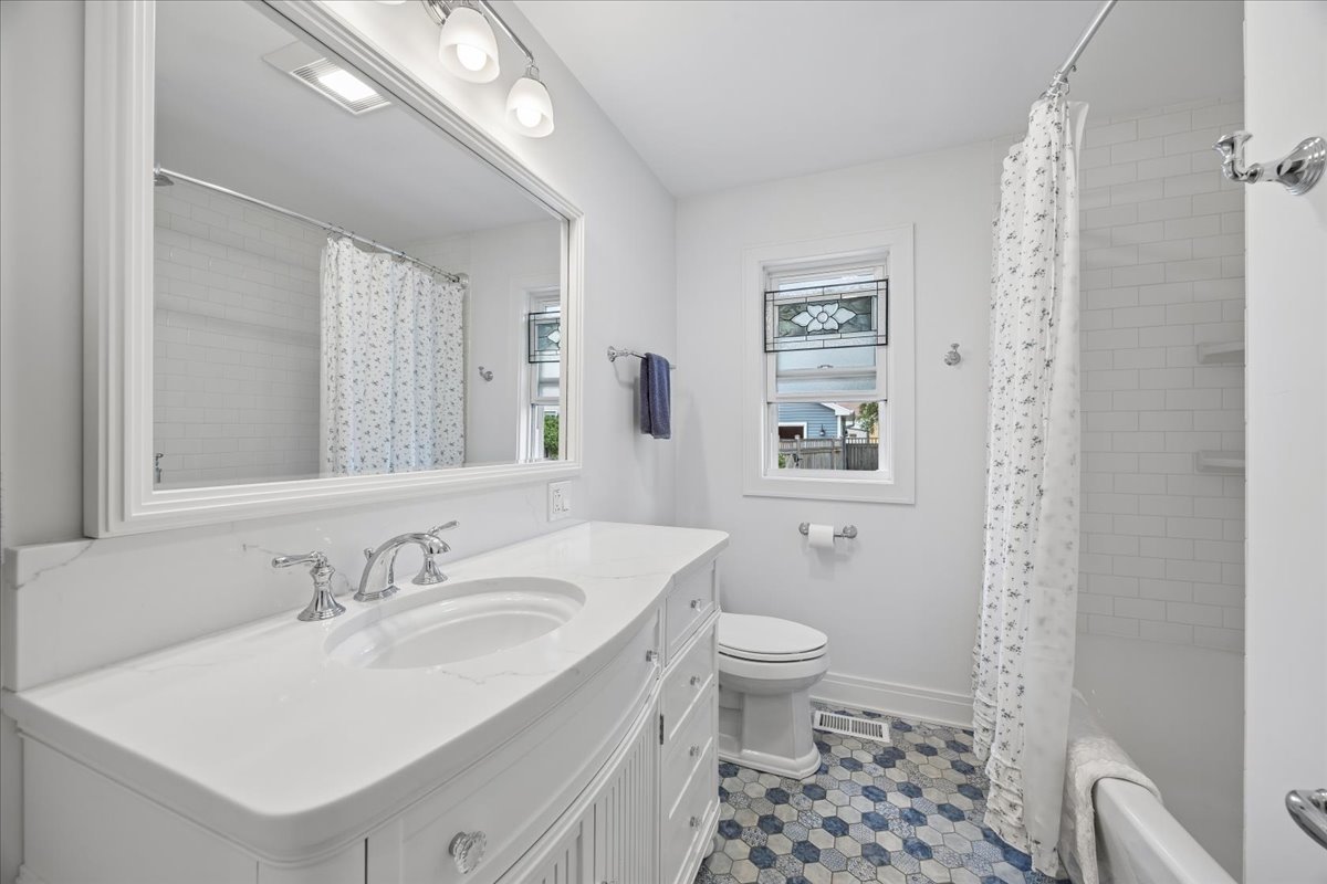 2542 S 6th Avenue Property Photo 10