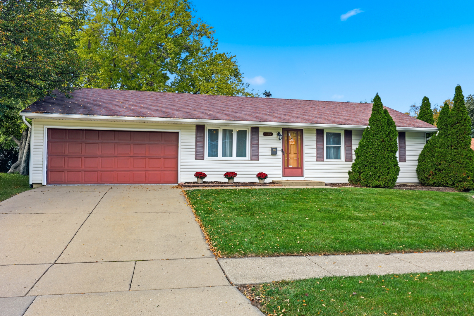 1687 S Green Meadows Boulevard Property Photo 1
