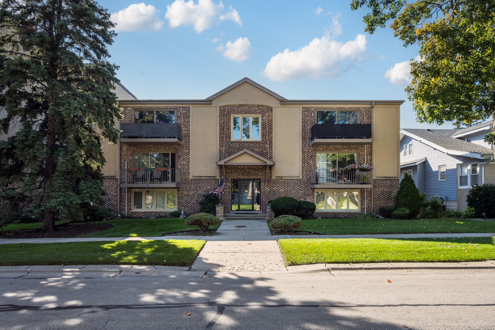 1611 Ashland Avenue 303 Property Photo 1